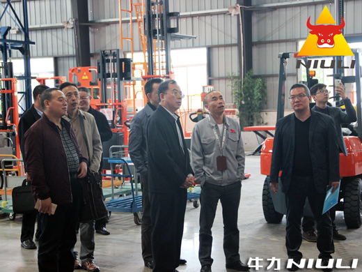 廣東省經(jīng)信委領(lǐng)導(dǎo)到牛力參觀考察