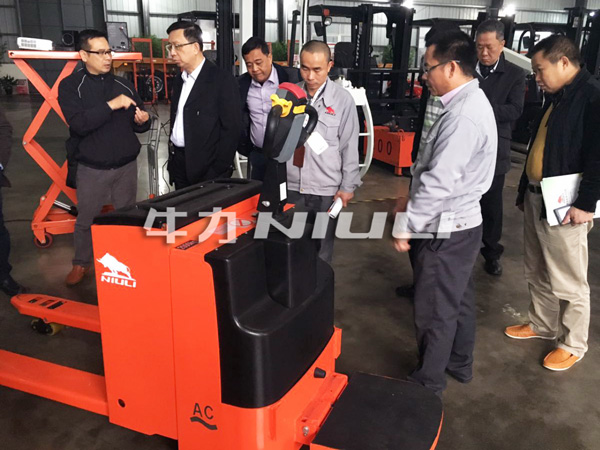 全電動搬運(yùn)車