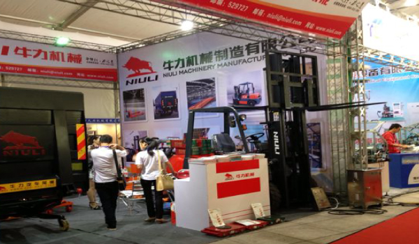 牛力參展產(chǎn)品:堆高車、汽車升降尾板、電動搬運車等